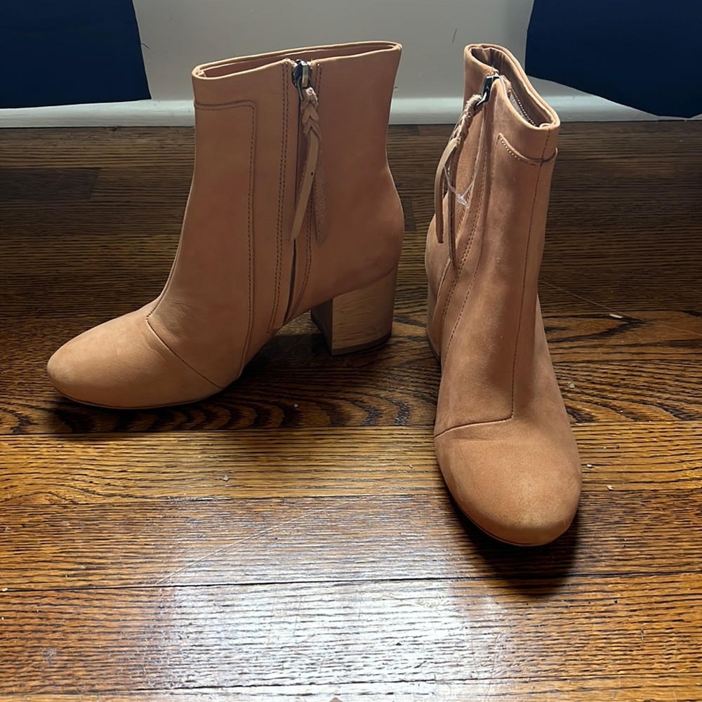 Toms suede leather ankle bootie